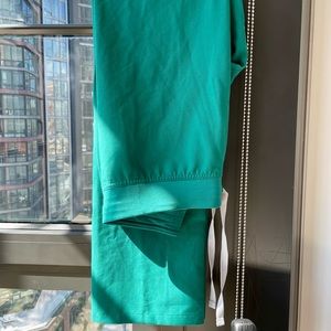 FIGS Hunter Green Livingston